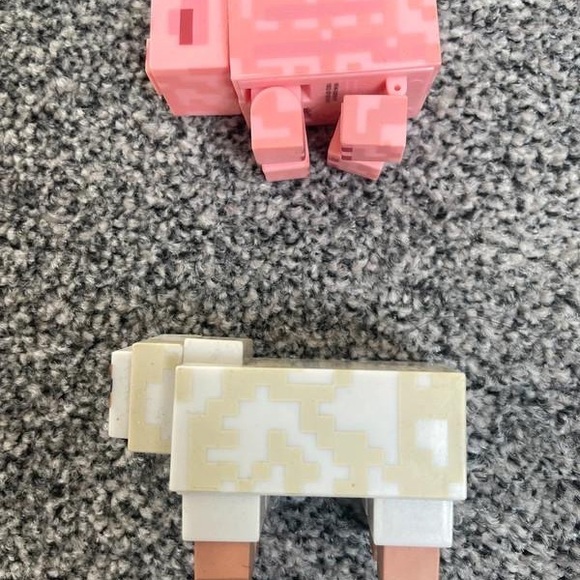 2 Minecraft figures - Picture 2 of 2